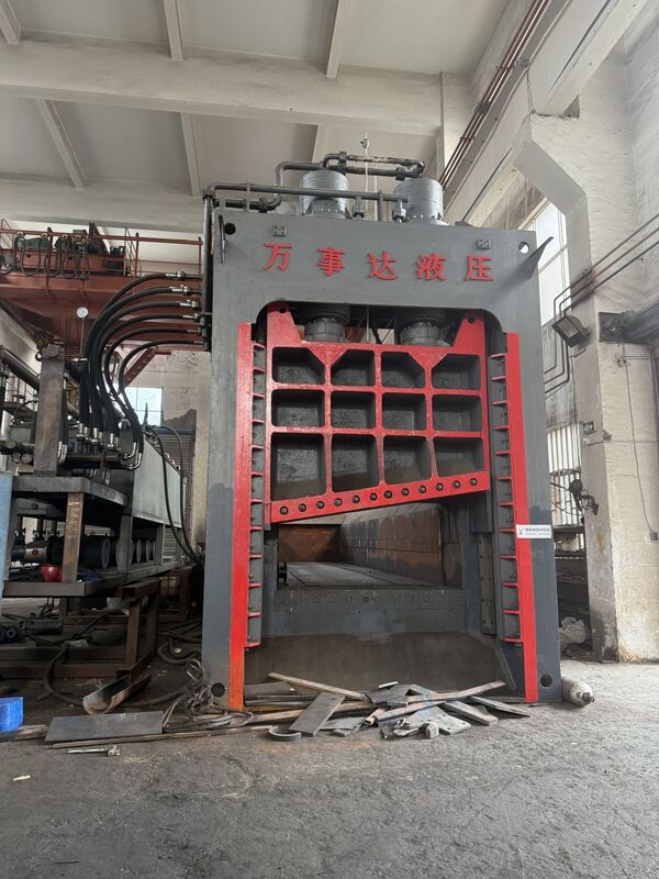 Q43L-8000 Hydraulic Gantry Shear 8000kN Cutting Force With 2000mm Blade For Heavy Steel Scrap Recycling