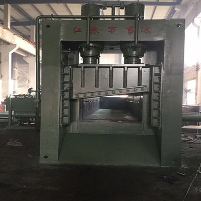 ระบบระบายความร้อนด้วยอากาศแบบไฮดรอลิก Gantry Shear ขนาด 8,000kN อุตสาหกรรมพร้อมใบมีด 2,000 มม. สำหรับการตัดเศษเหล็กหนัก