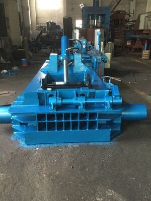 เครื่องบอลเลอร์โลหะสลัก ด้วยแรง 1350 KN การปล่อยต่อเนื่อง ความหนาแน่นสูง บอลเลอร์และความยาวของบอลเลอร์ที่ปรับได้